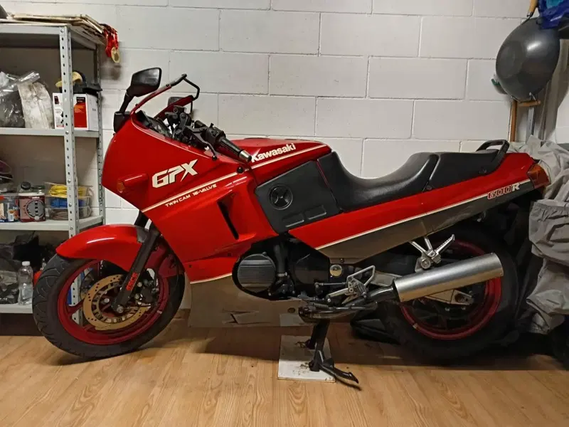 Kawasaki Gpx 600 r