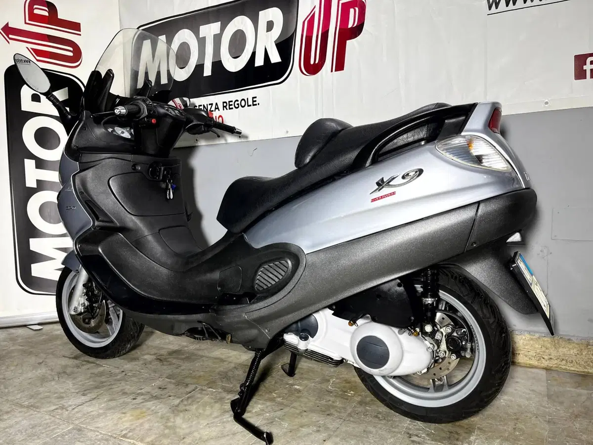 Piaggio X9 250 Evolution (16)