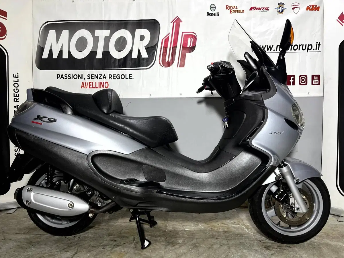 Piaggio X9 250 Evolution