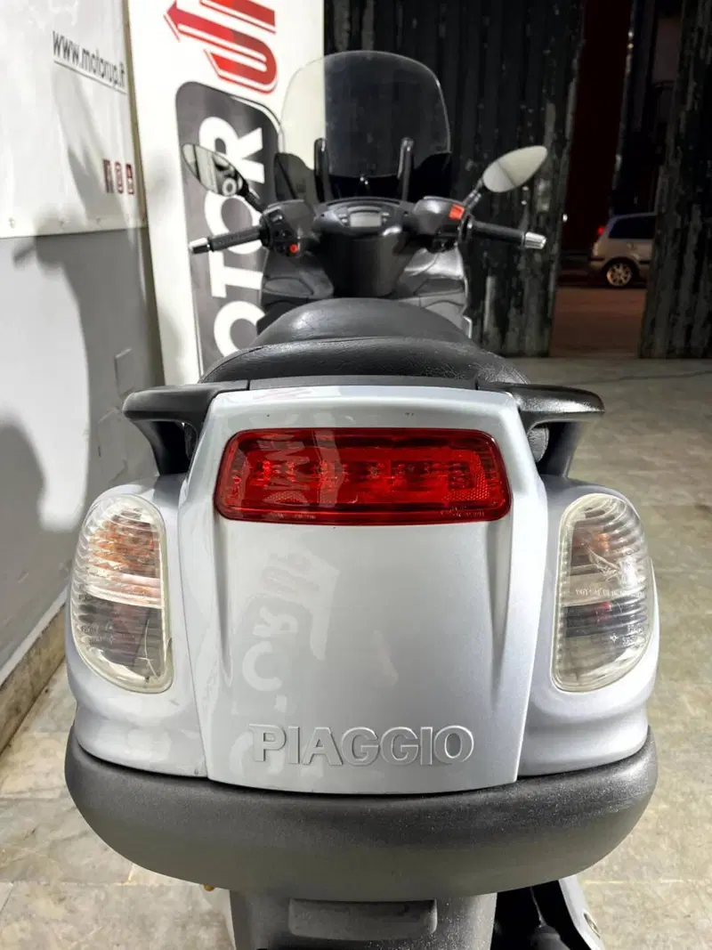 Piaggio X9 250 Evolution (18)