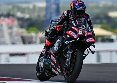 MotoGP 2026. GP delle Americhe. Sprint: strepitosa vittoria di Jorge Martín su Pecco Bagnaia! Caduti Marc Márquez (stendendo Diggia) e Marco Bezzecchi [CLASSIFICA e VIDEO]