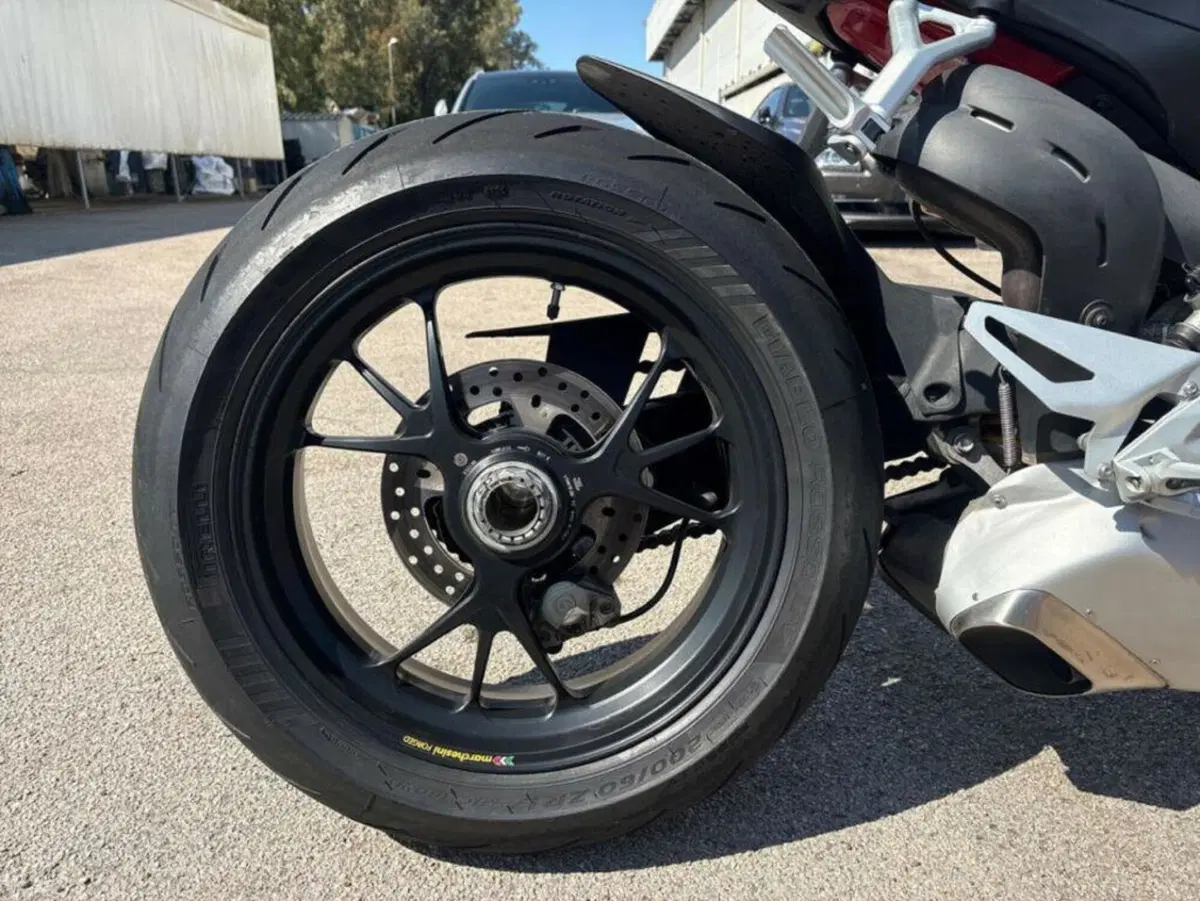 Ducati Streetfighter V4 1100 S (2020) (8)