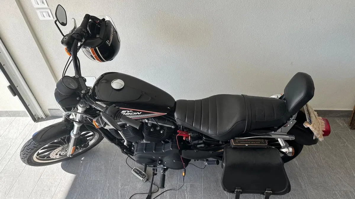 Harley-Davidson 883 (2008 - 09) - XL (3)
