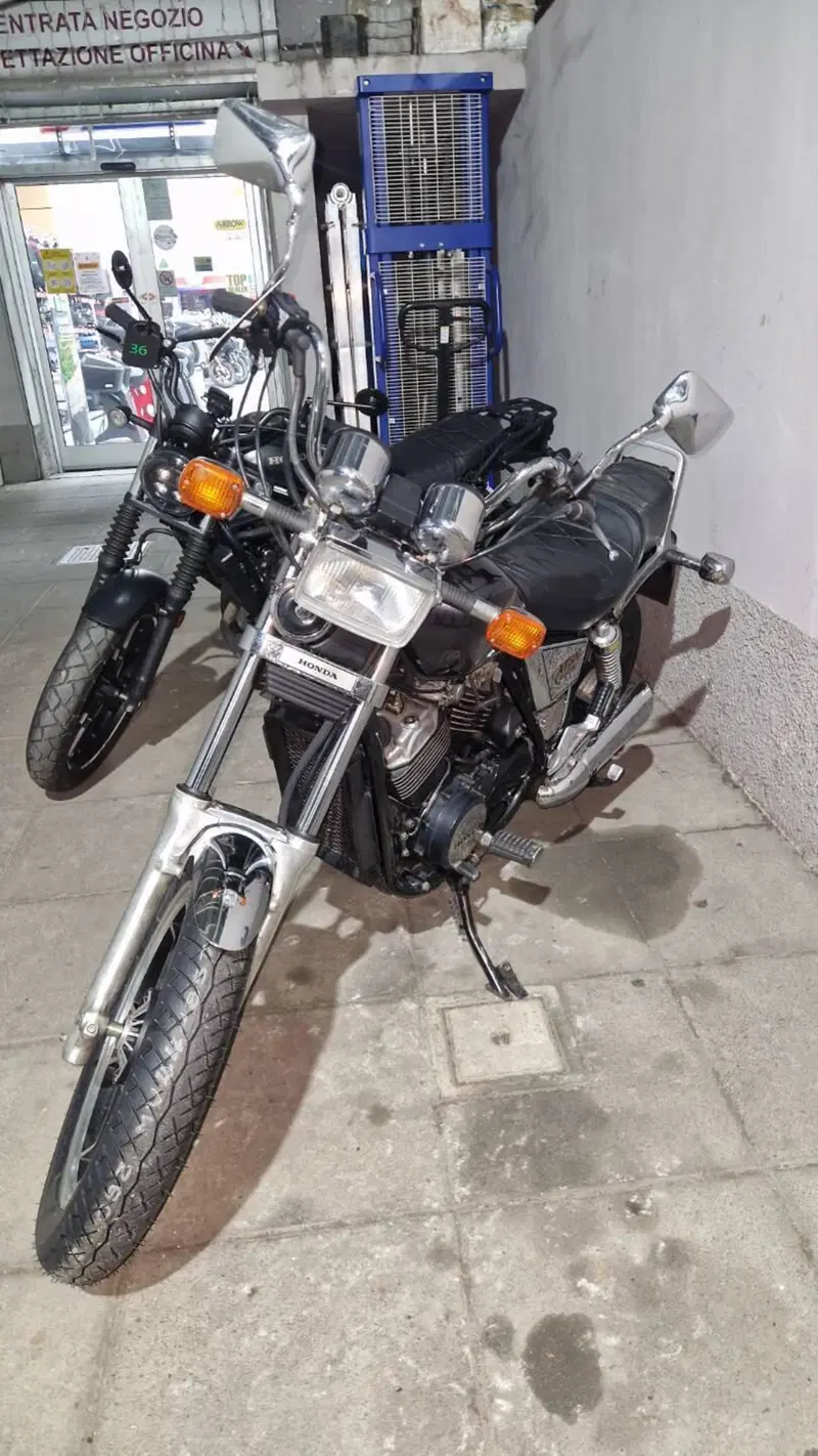 Honda VT500 CUSTOM