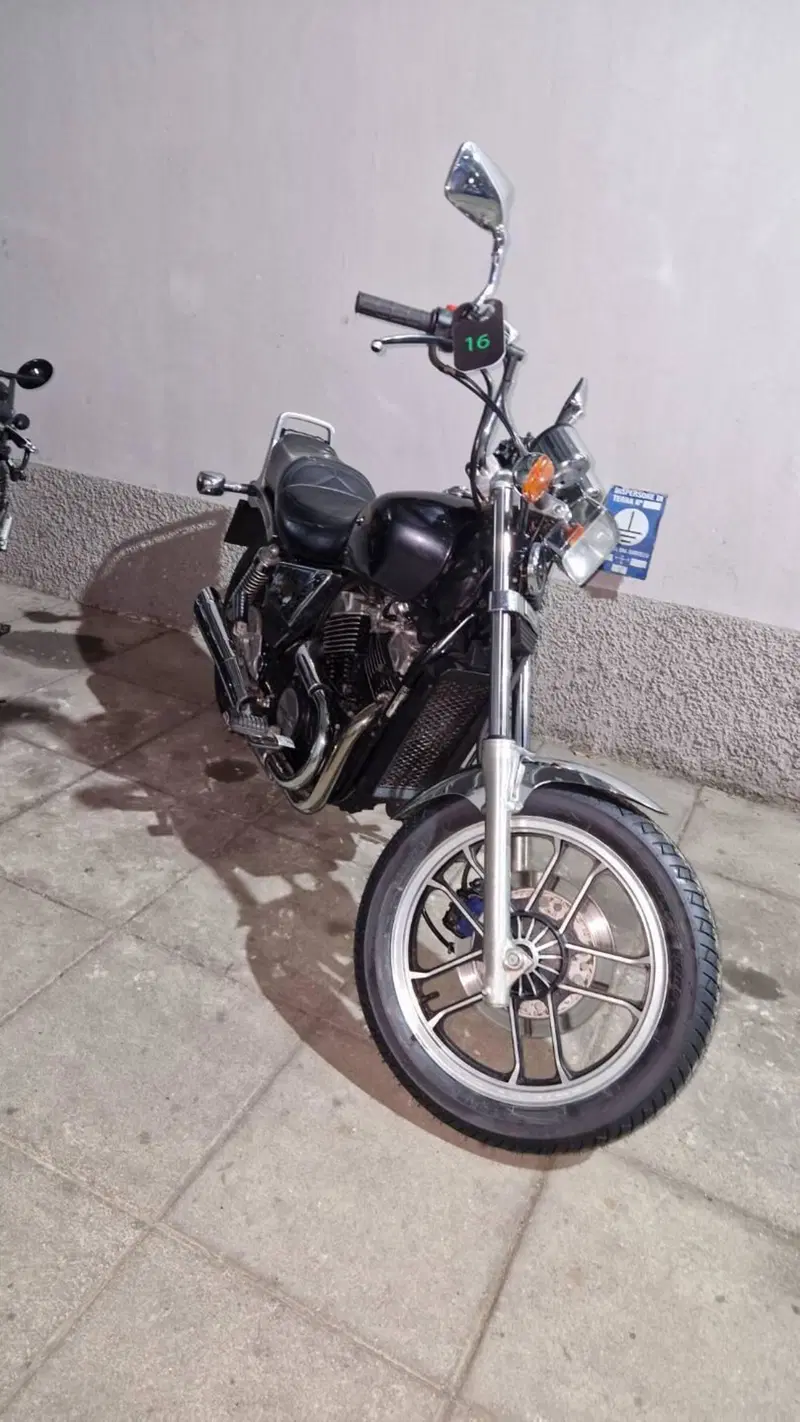 Honda VT500 CUSTOM (2)
