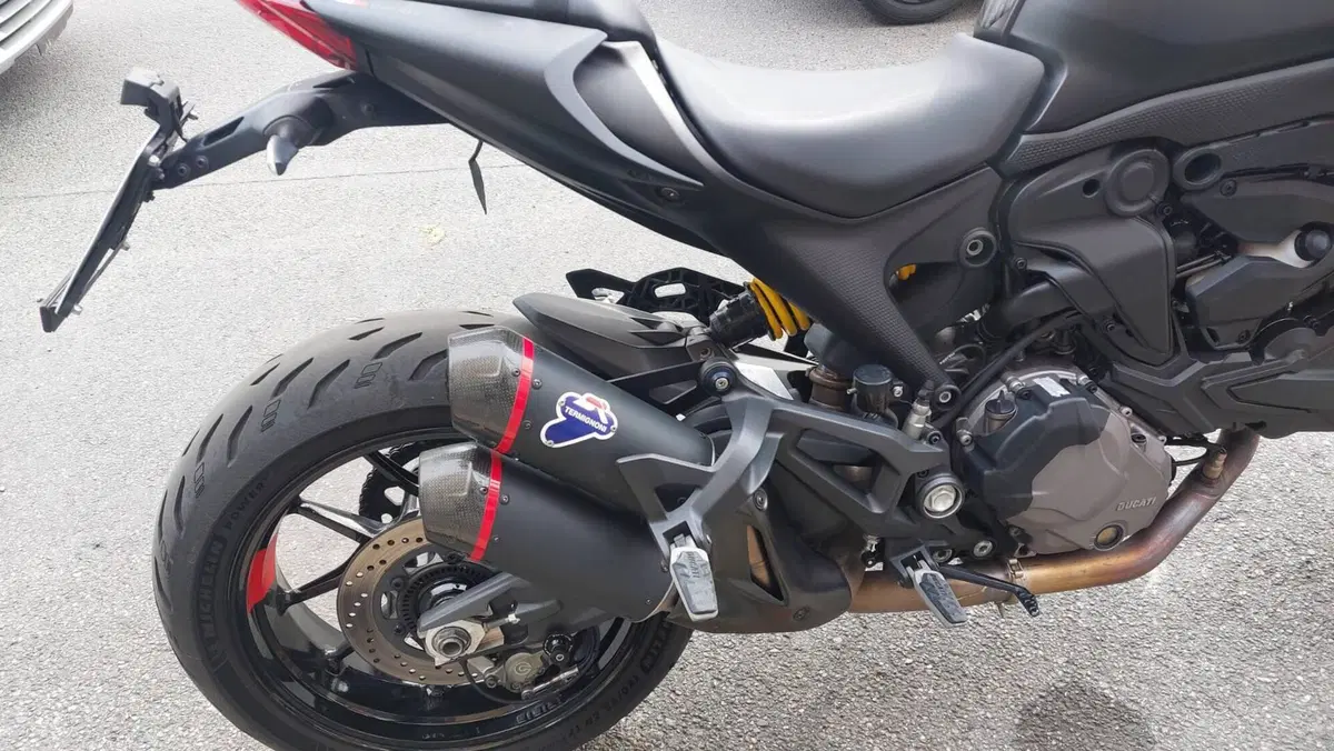 Ducati Monster 937 + (2021 - 25) (2)