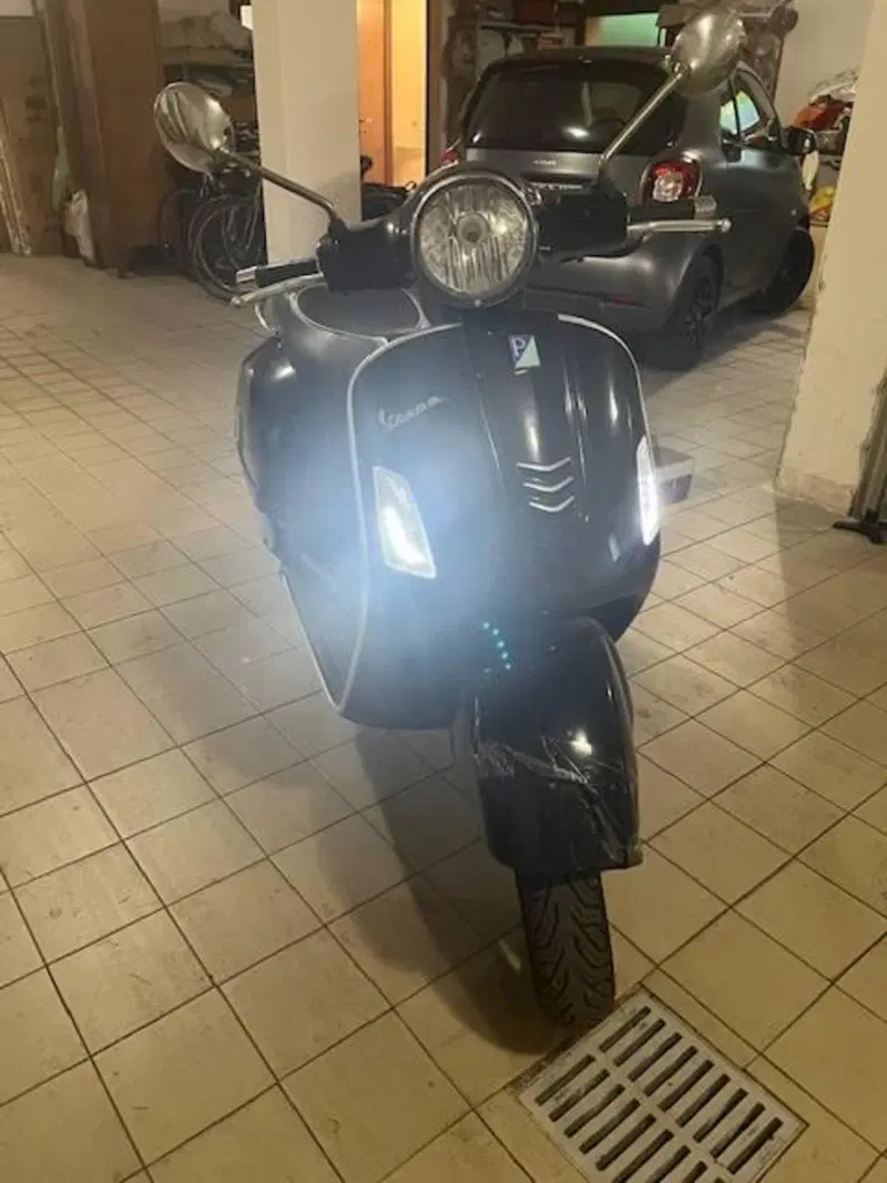 Vespa GTS 300 Super (2017 - 18) (4)