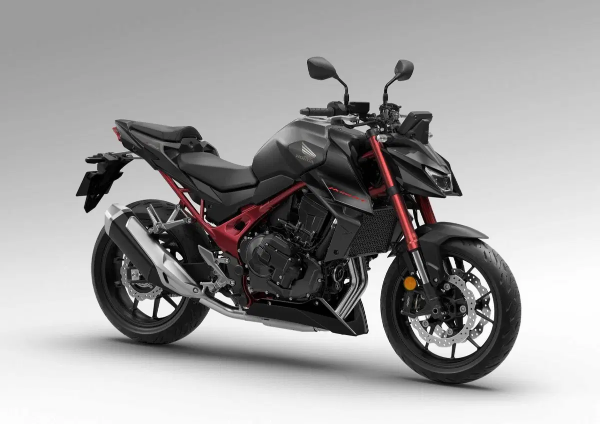 Honda Hornet 750 2026 E-Clutch: è davvero efficace questa frizione automatica? [VIDEO]