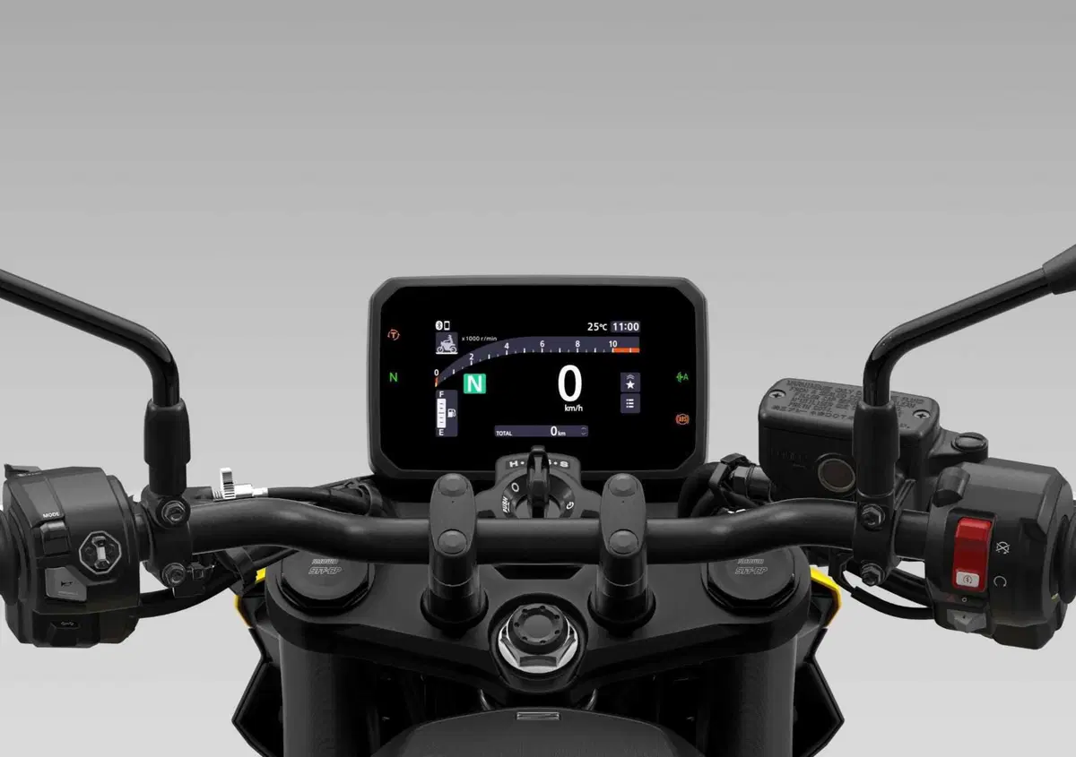 Honda Hornet 750 2026 E-Clutch: è davvero efficace questa frizione automatica? [VIDEO] (11)