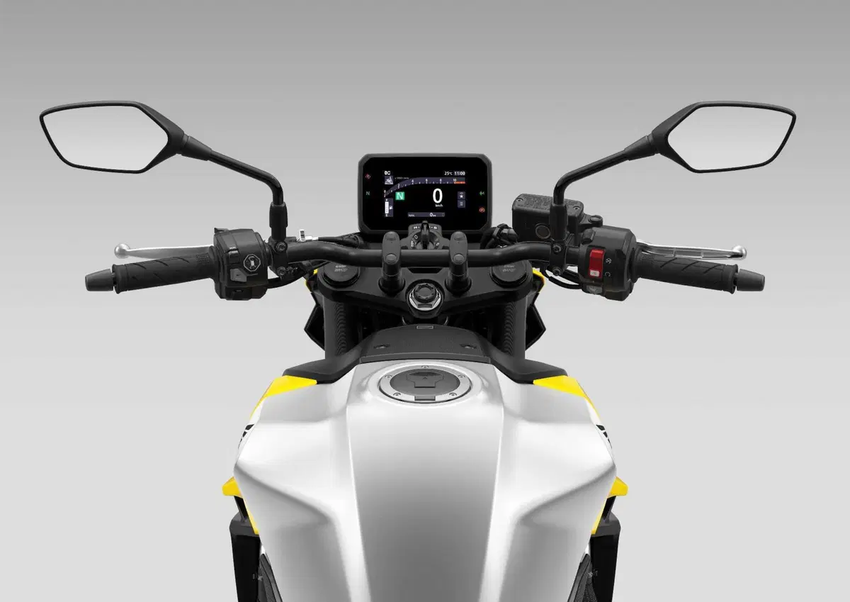 Honda Hornet 750 2026 E-Clutch: è davvero efficace questa frizione automatica? [VIDEO] (12)