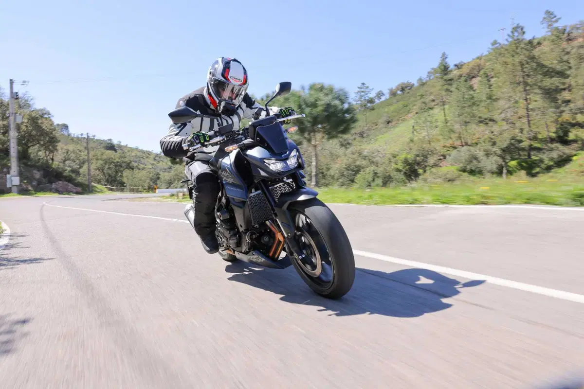 Honda Hornet 750 2026 E-Clutch: è davvero efficace questa frizione automatica? [VIDEO]