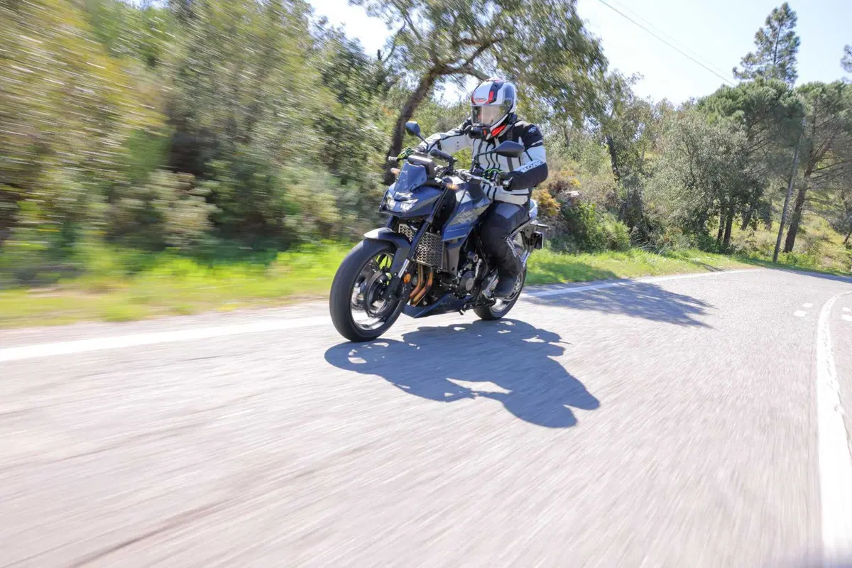 Honda Hornet 750 2026 E-Clutch: è davvero efficace questa frizione automatica? [VIDEO] (9)