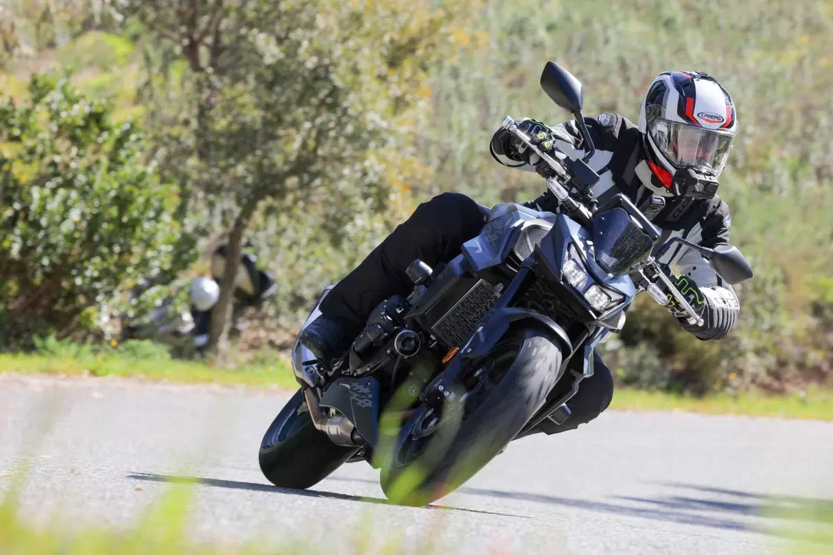 Honda Hornet 750 2026 E-Clutch: è davvero efficace questa frizione automatica? [VIDEO] (11)
