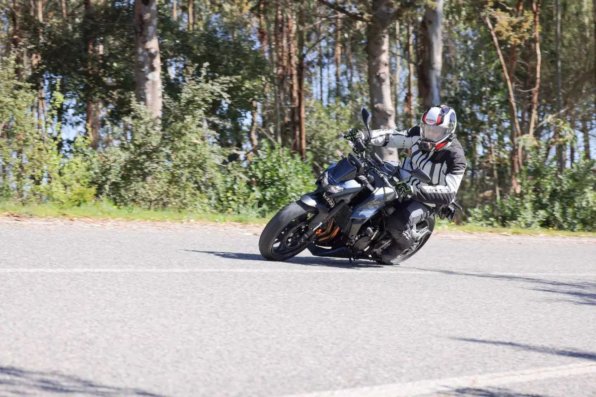 Honda Hornet 750 2026 E-Clutch: è davvero efficace questa frizione automatica? [VIDEO] (16)