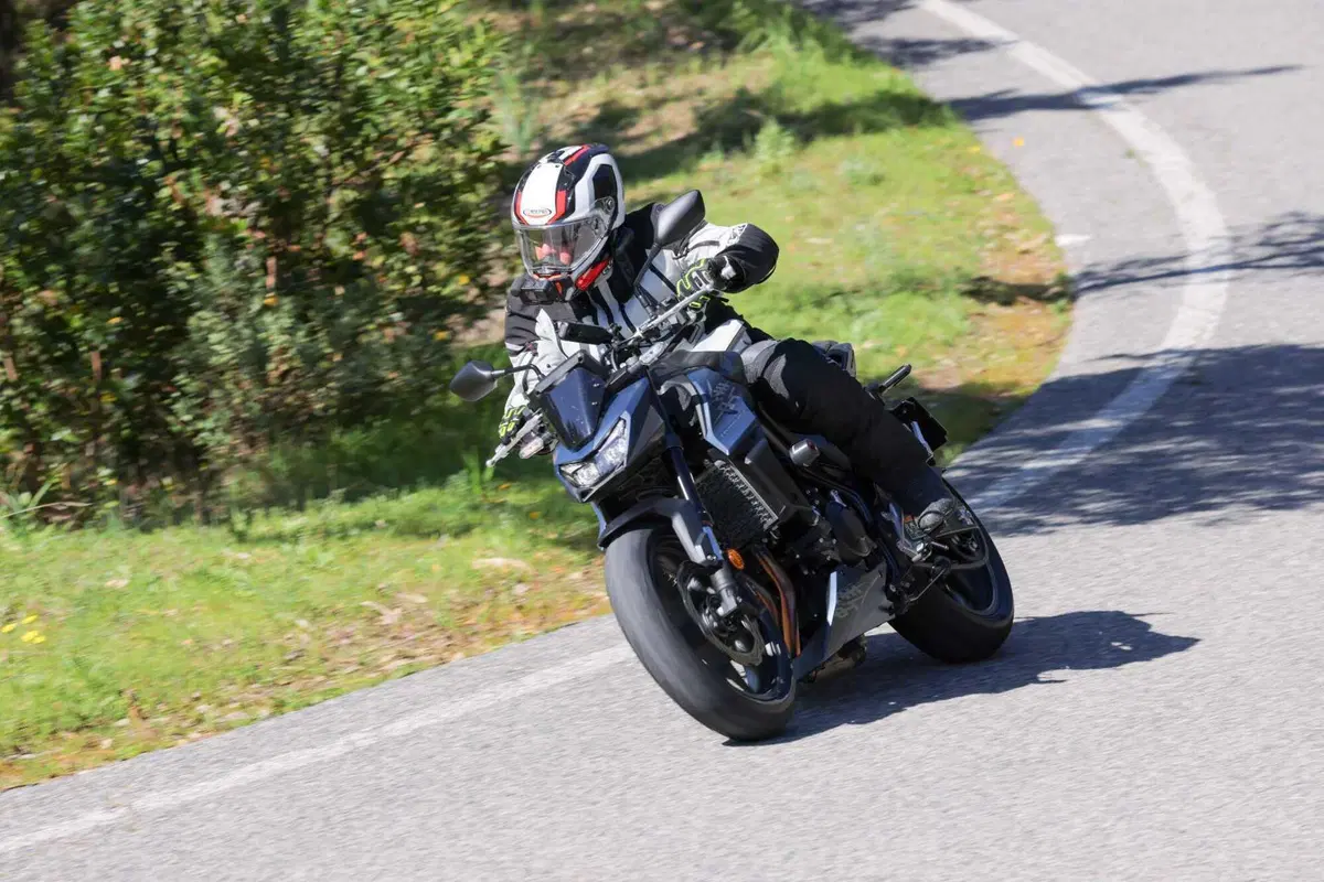 Honda Hornet 750 2026 E-Clutch: è davvero efficace questa frizione automatica? [VIDEO] (19)