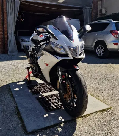 Aprilia RSV4 R (2009 - 12) usata