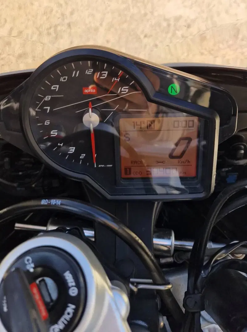 Aprilia RSV4 R (2009 - 12) (5)