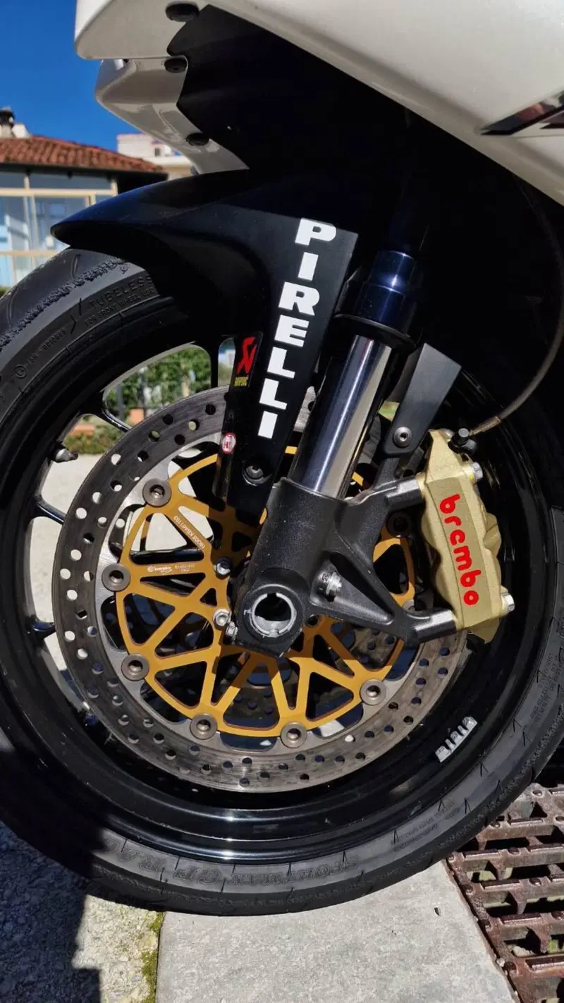 Aprilia RSV4 R (2009 - 12) (7)