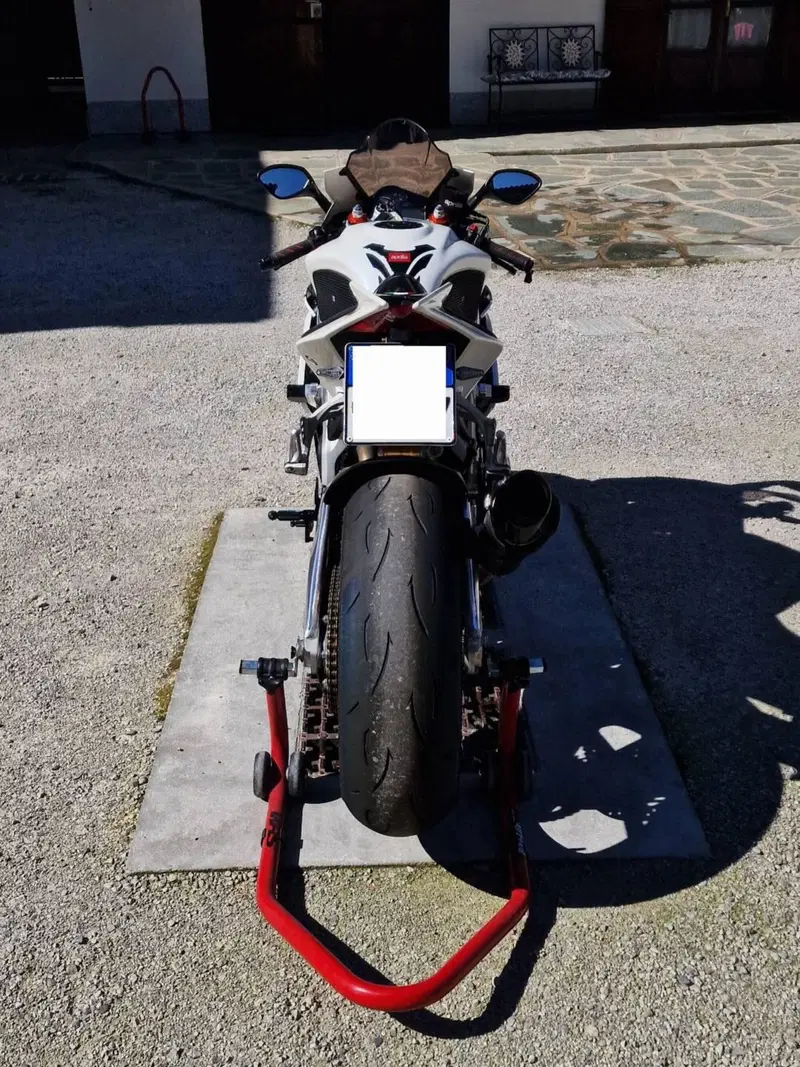 Aprilia RSV4 R (2009 - 12) (4)