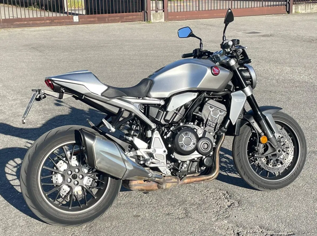 Honda CB 1000 R (2021 - 25) (2)