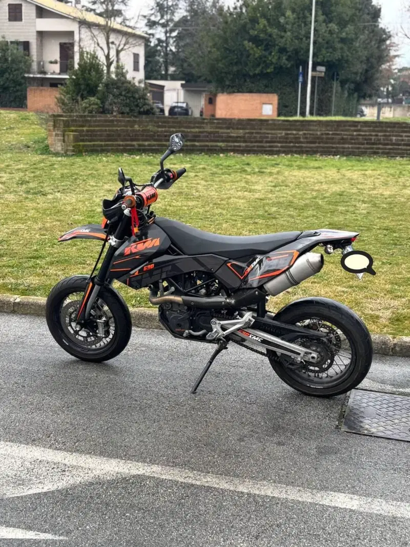 KTM 690 SMC (2008- 11) (2)