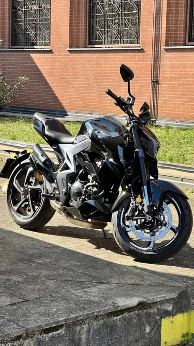 Zontes ZT350-R1 (2022 - 25) usata