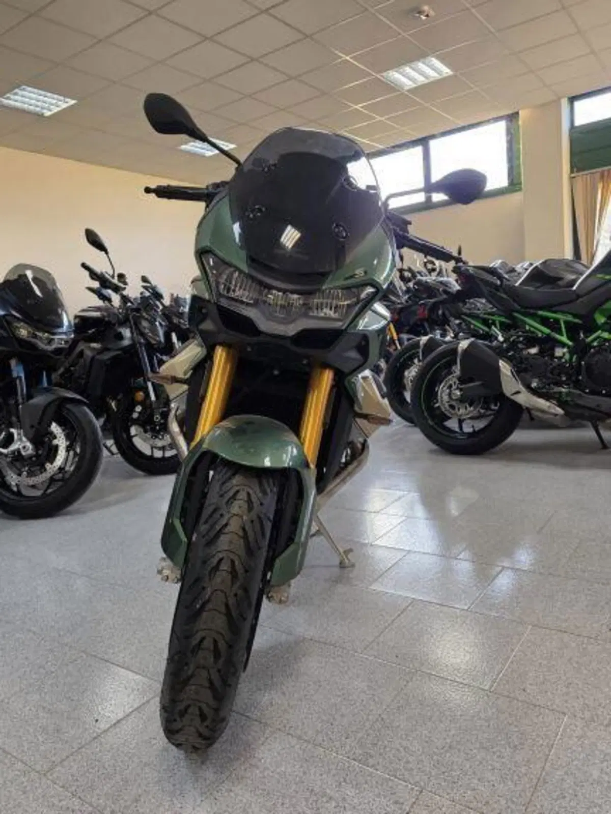 Moto Guzzi V100 Mandello S (2022 - 24) (4)
