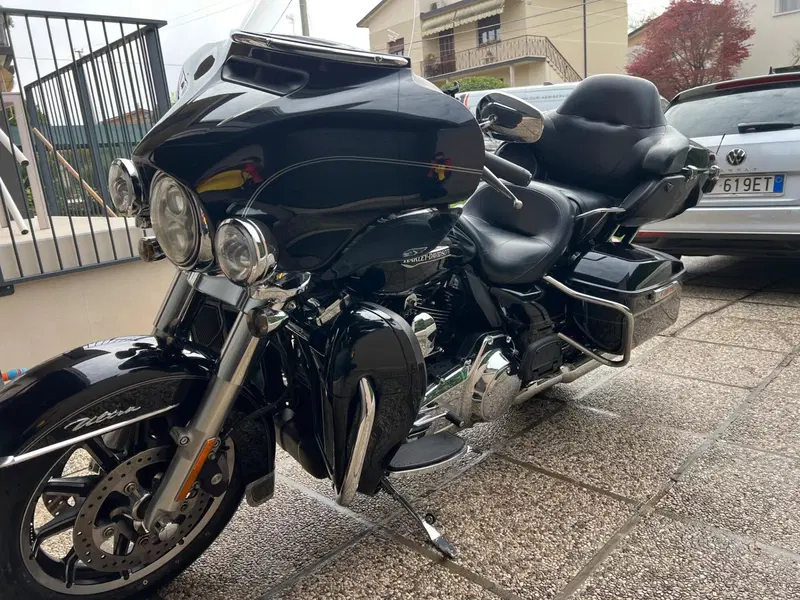 Harley-Davidson 1690 Electra Glide Ultra Classic (2014 - 16) - FLHTCU (4)