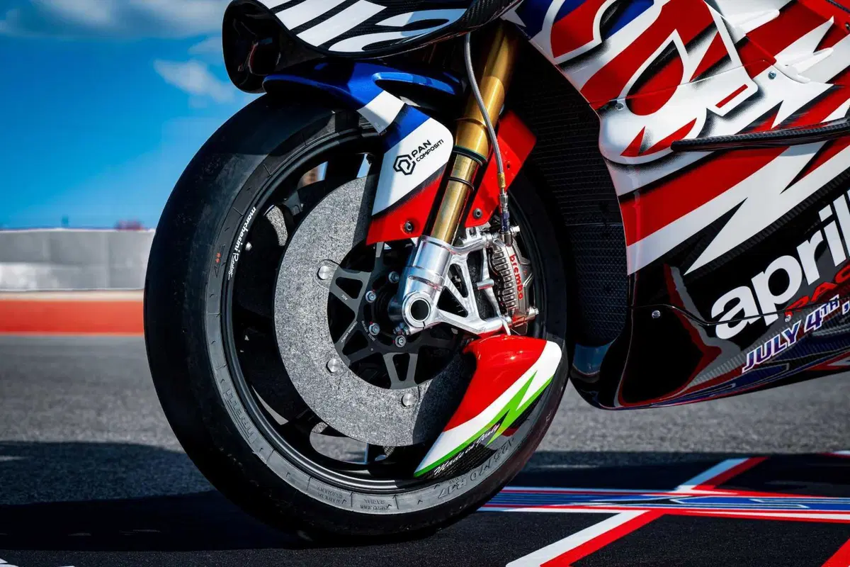 Aprilia X 250TH: soli 30 esemplari per la derivata dalla MotoGP svelata in un week-end di dominio (8)