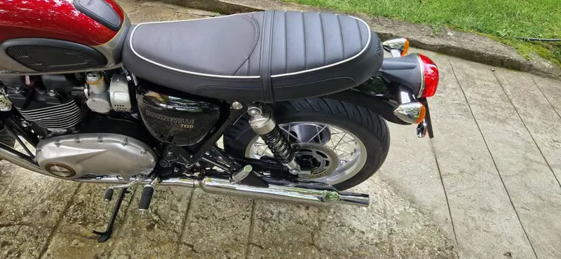 Triumph Bonneville T120 (2021 - 25) (2)