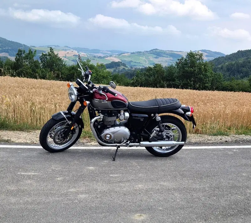 Triumph Bonneville T120 (2021 - 25) (3)