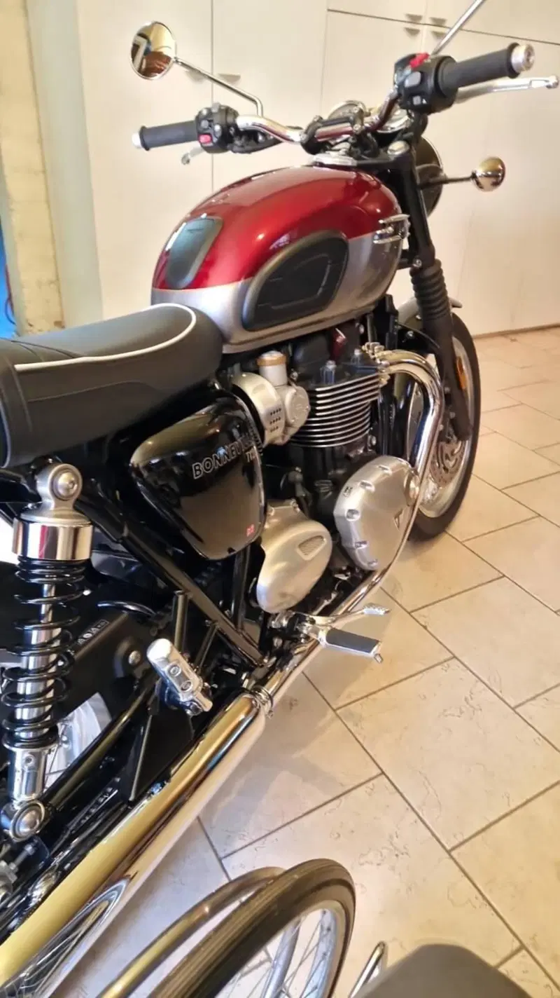 Triumph Bonneville T120 (2021 - 25) (7)