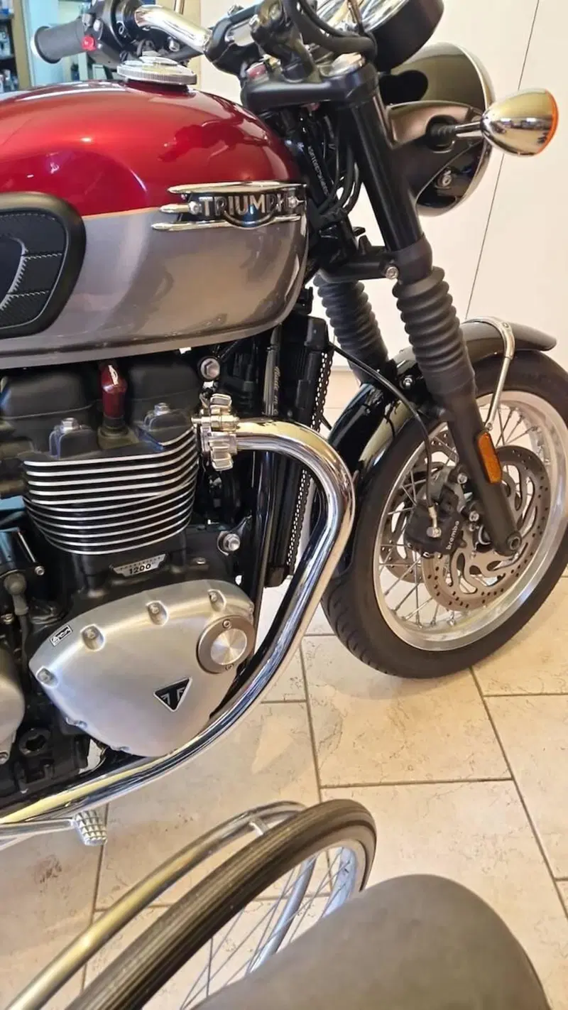 Triumph Bonneville T120 (2021 - 25) (10)