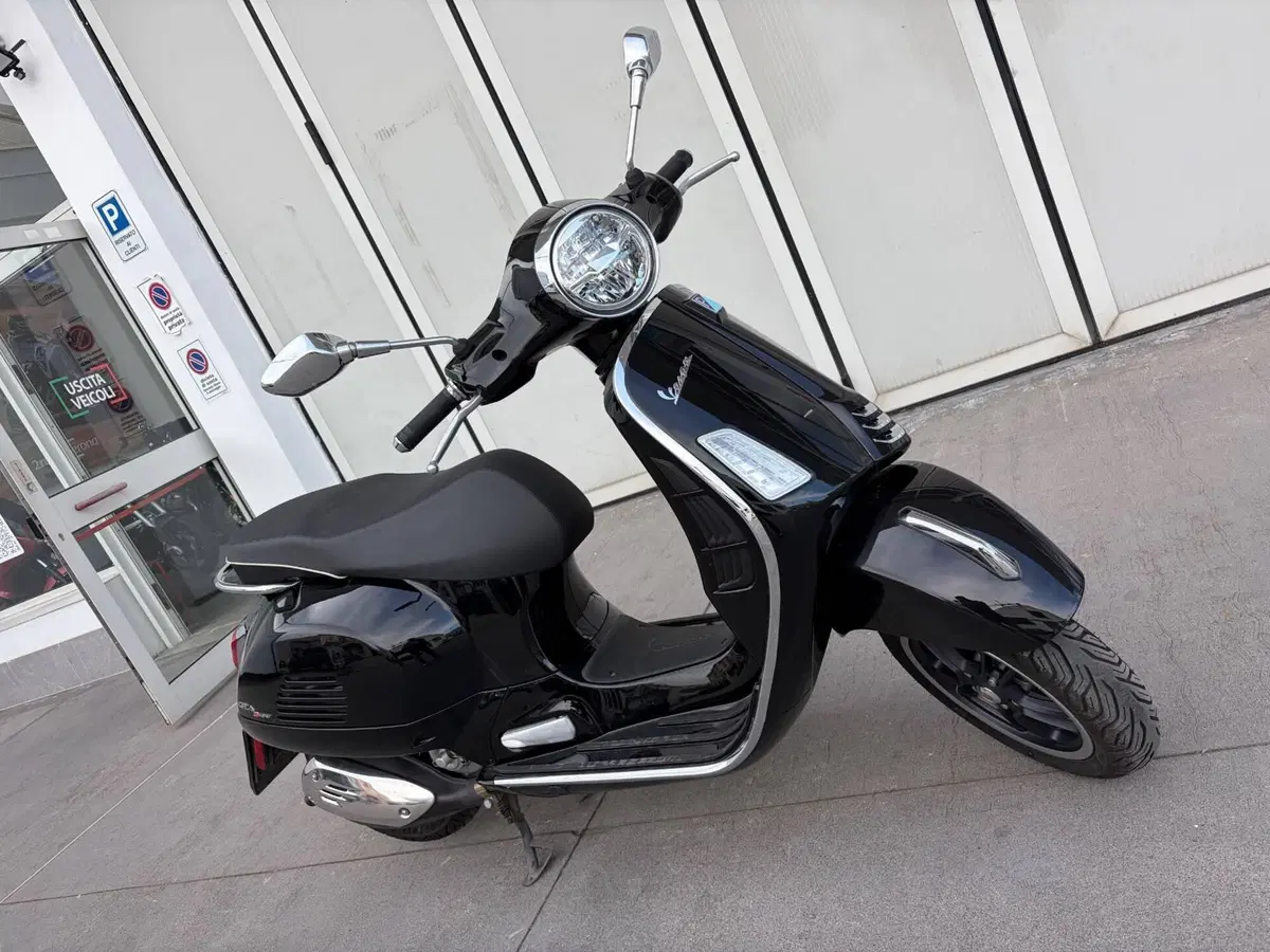 Vespa GTS 300 Super (2023 - 24) (2)