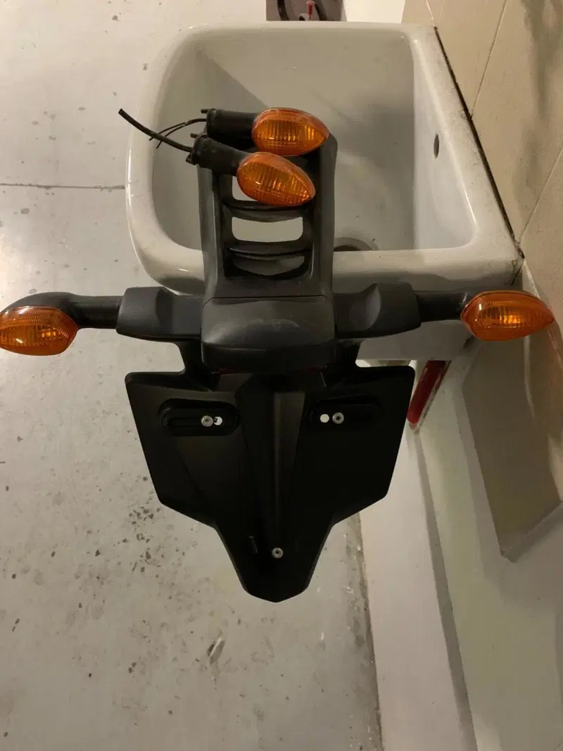 Porta targa e frecce per Yamaha FZ1 del 2010 100 %