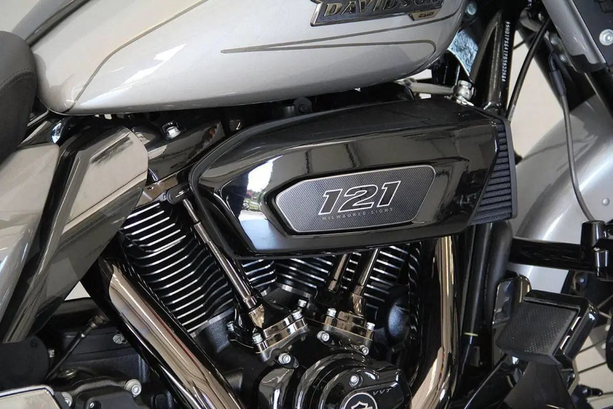 Harley-Davidson CVO Street Glide (2023) (4)