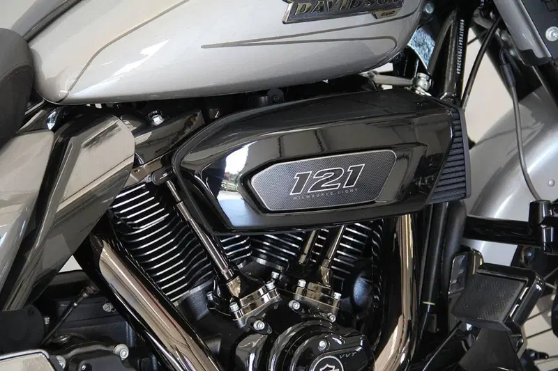 Harley-Davidson CVO Street Glide (2023) (4)