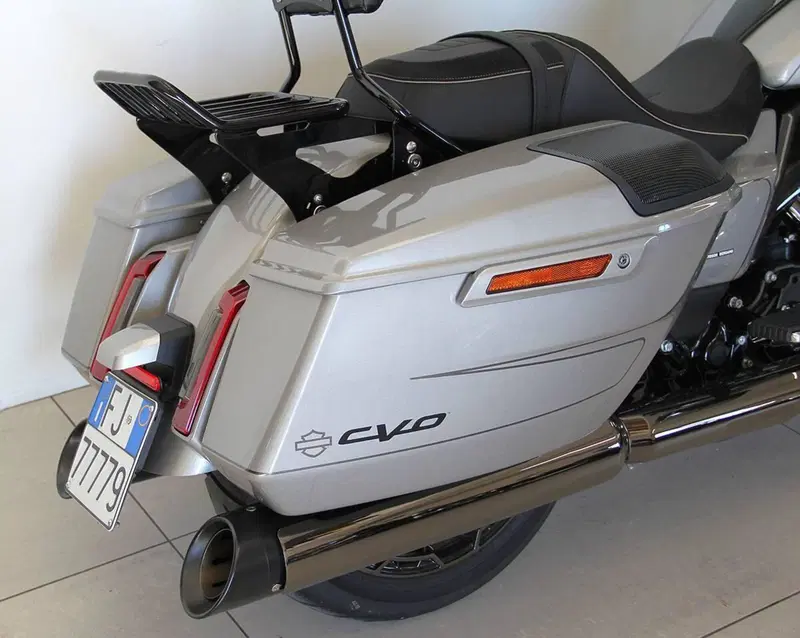 Harley-Davidson CVO Street Glide (2023) (8)