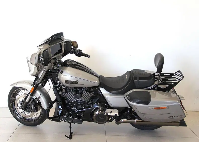 Harley-Davidson CVO Street Glide (2023) (11)