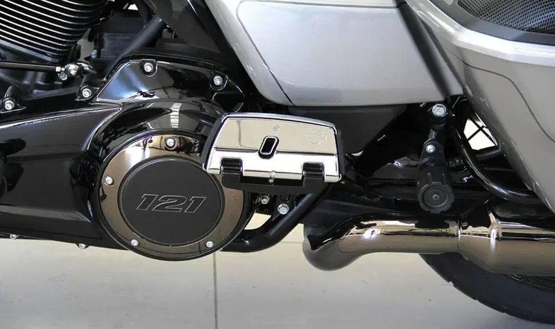 Harley-Davidson CVO Street Glide (2023) (17)