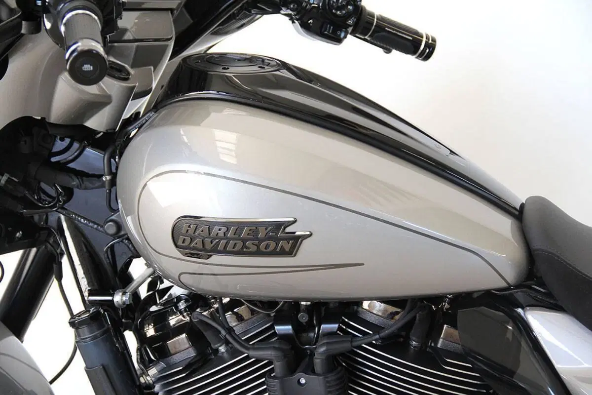 Harley-Davidson CVO Street Glide (2023) (18)