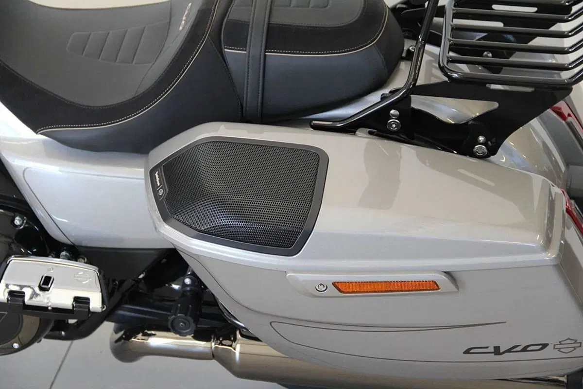 Harley-Davidson CVO Street Glide (2023) (13)