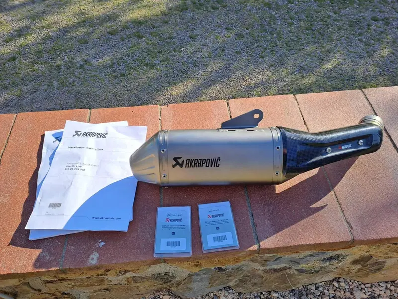 Scarico Akrapovic slip-on per KTM 390 Adventure