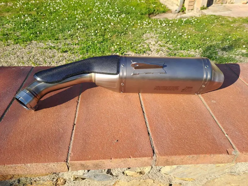 Scarico Akrapovic slip-on per KTM 390 Adventure (2)