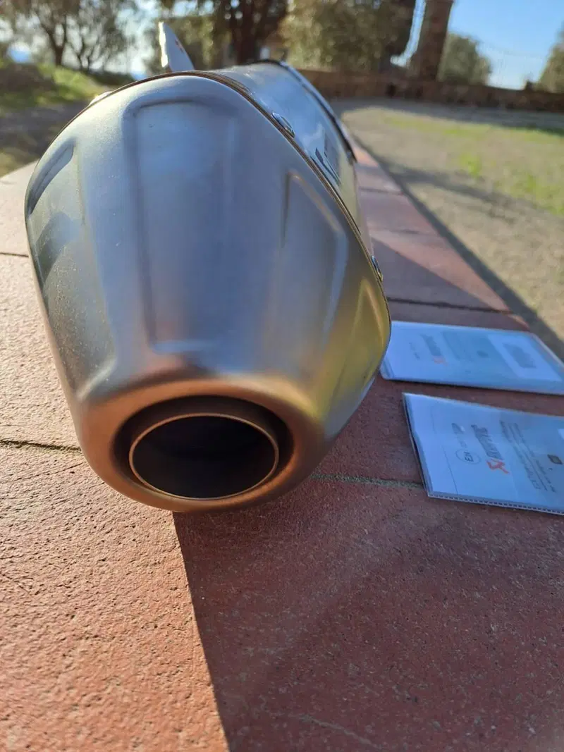 Scarico Akrapovic slip-on per KTM 390 Adventure (4)