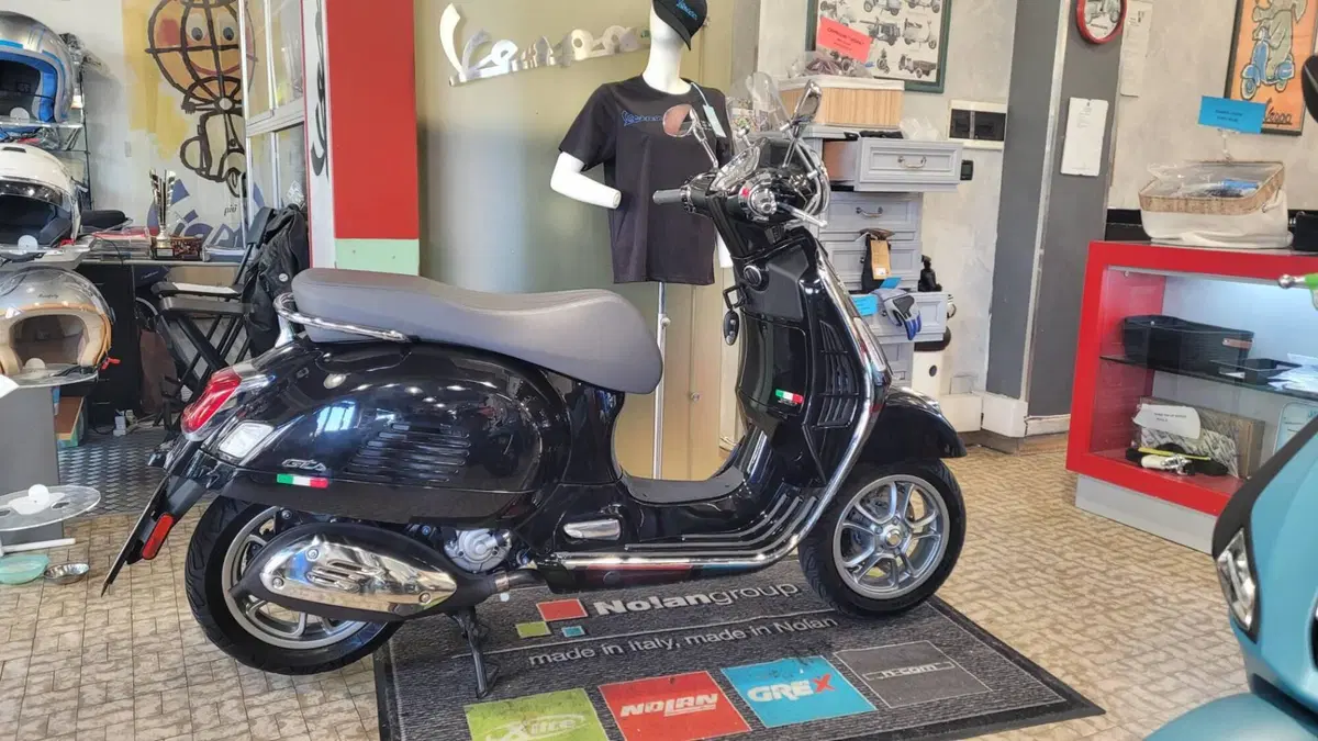 Vespa GTS 300 (2023 - 24)