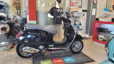 Vespa GTS 300 (2023 - 24) usata