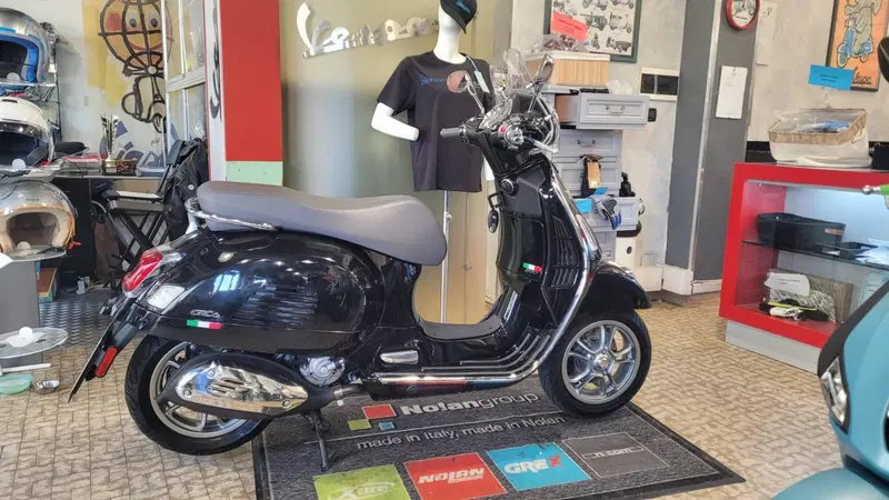 Vespa GTS 300 (2023 - 24)