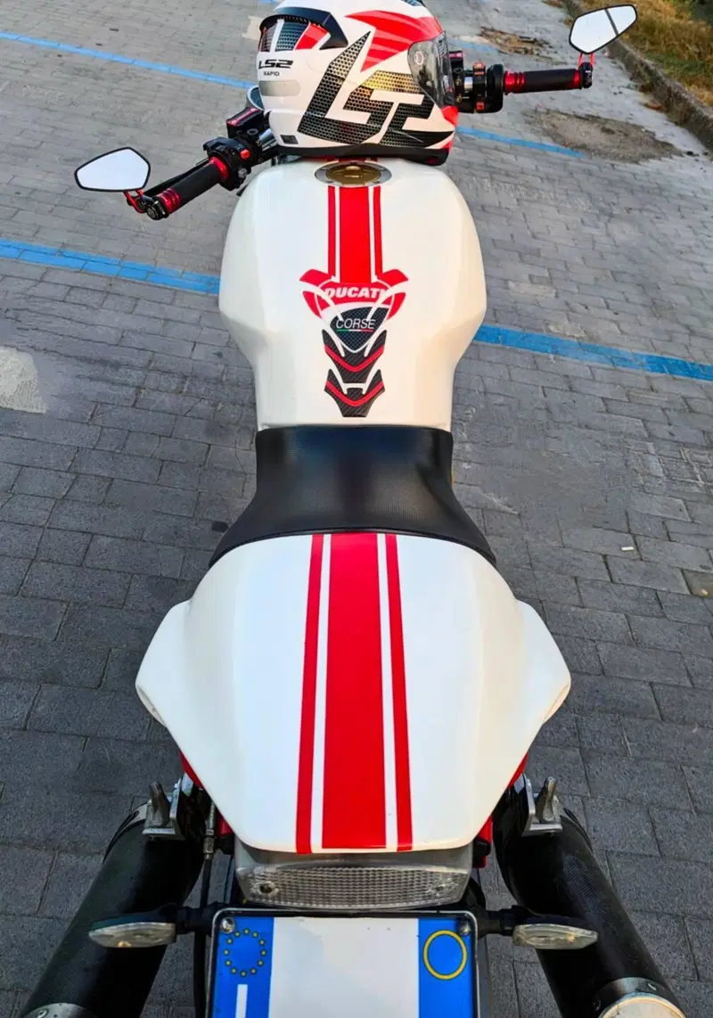 Ducati Monster 600 Dark (1998 - 01) (4)