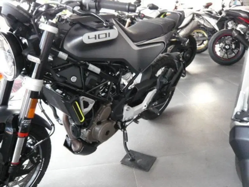 Husqvarna Svartpilen 401 (2021 - 23) (5)